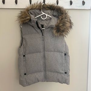 Women’s Gap Down Puffer Vest.